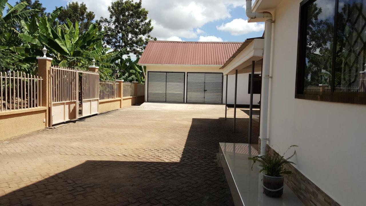 Kilimanjaro Lyimo's Country House2 Moshi Bagian luar foto